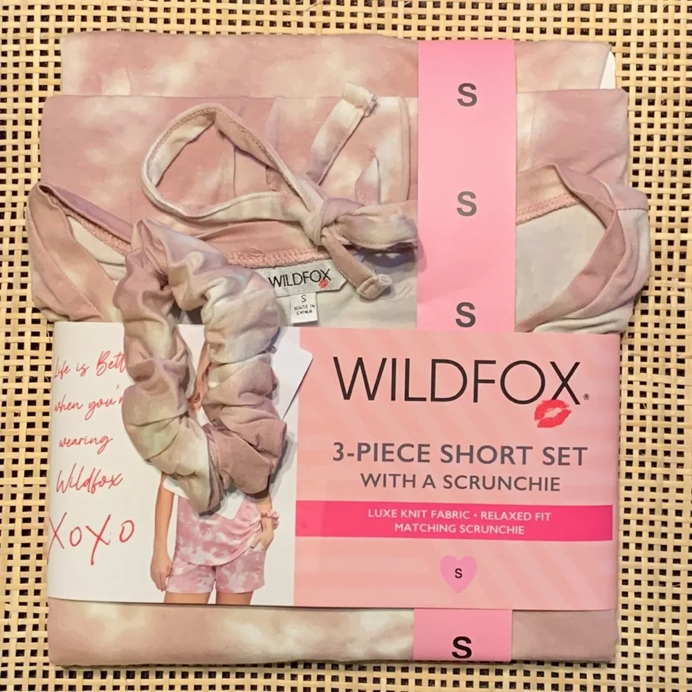 WildFox Women’s Short Set with Scrunchie